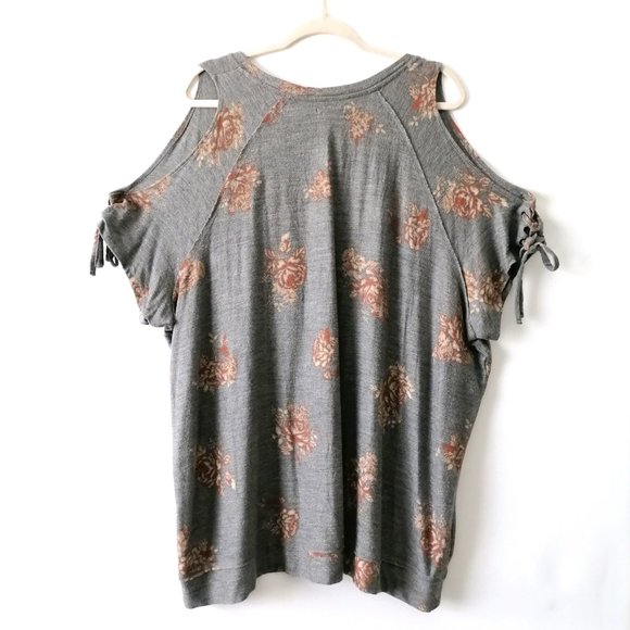 Maurices Womens Gray Cold Shoulder Round Neck Floral Blouse Top Size 3X - Picture 4 of 7